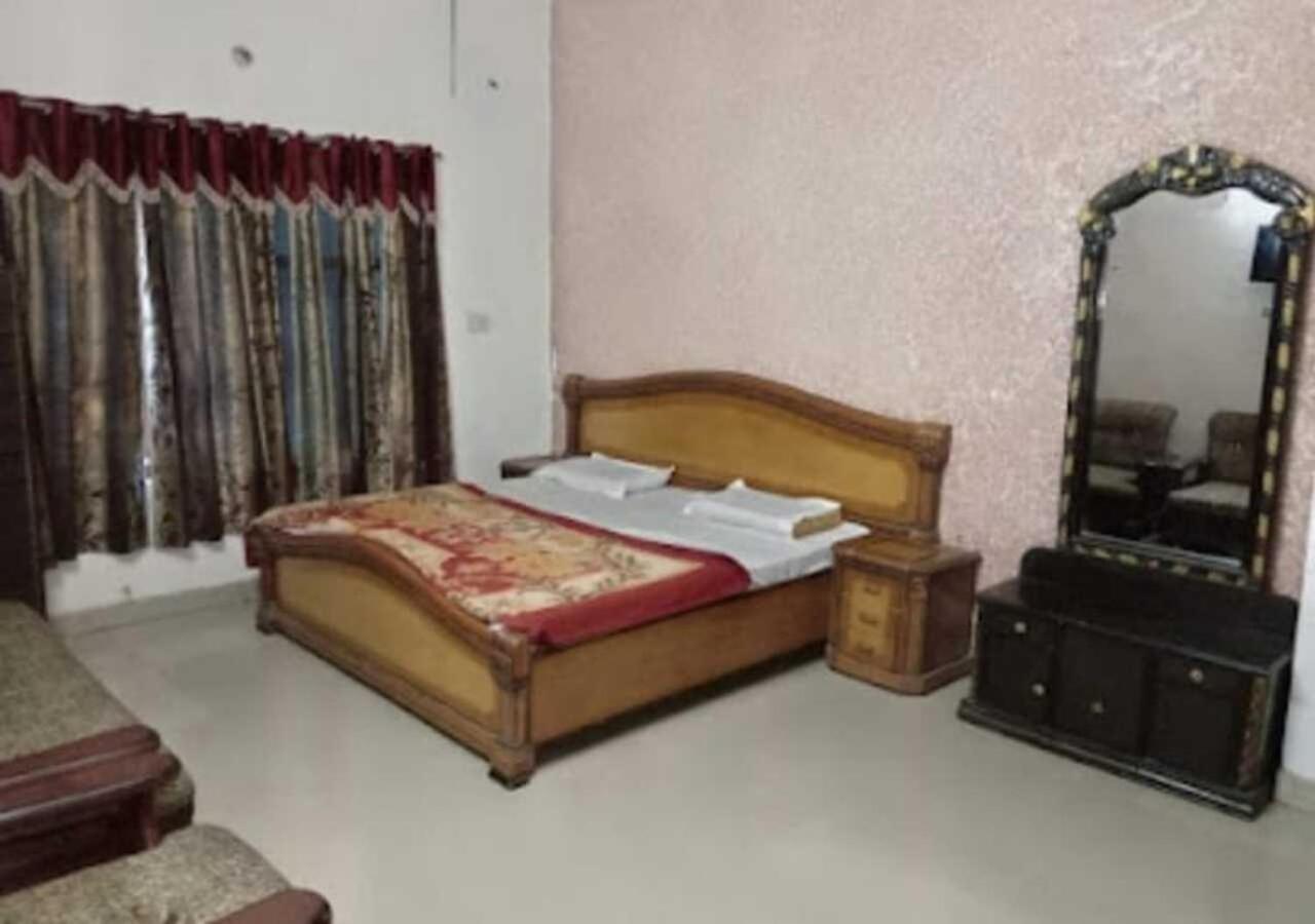 Hotel M. S. Palace By Wb Inn Agra  Bagian luar foto